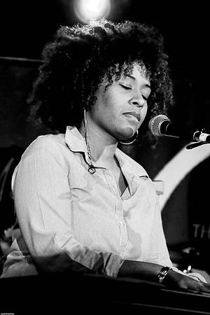 Adele Sande (13)