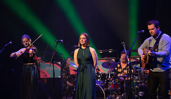 Kim Carnie & Manran