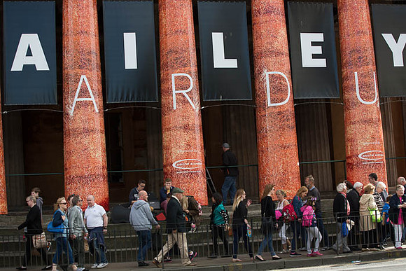 Edinburgh festival crowds