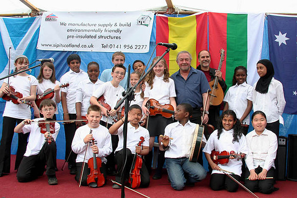 Ali Bain and Ale Moller with the Sighthill Project